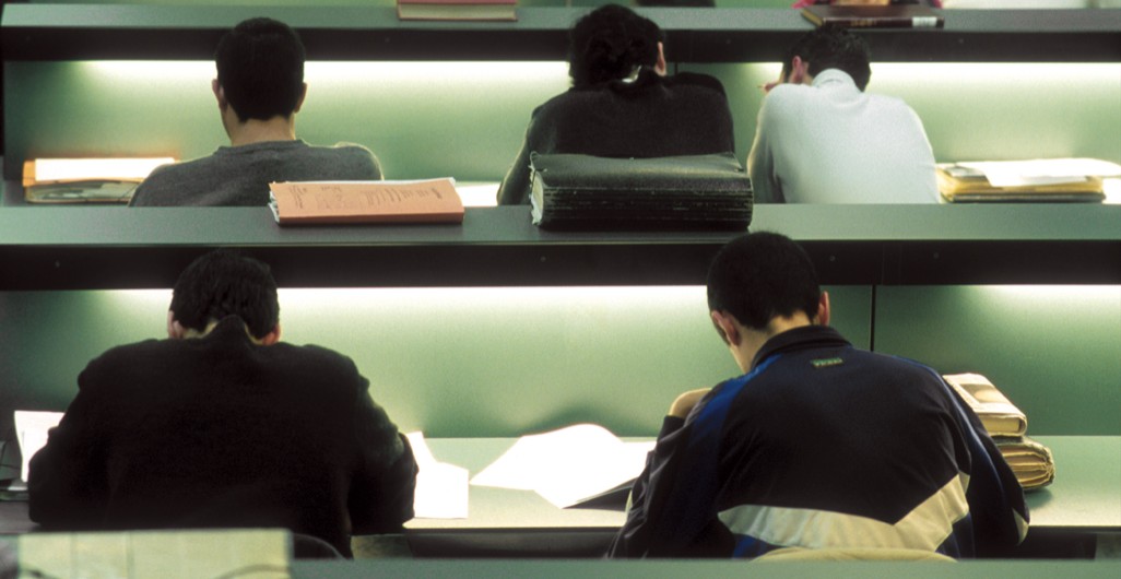 Estudiantes-Biblioteca