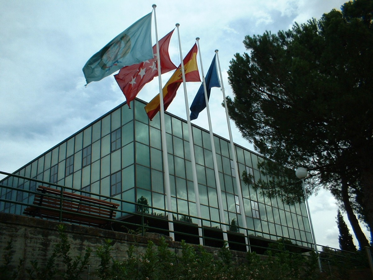 Organización del Máster en Ingeniería del Software – EMSE - UPM. Imagen del Campus de Excelencia Internacional con la fachada de uno de los bloques de edificios de la Escuela Técnica Superior de Ingenieros Informáticos de la UPM.